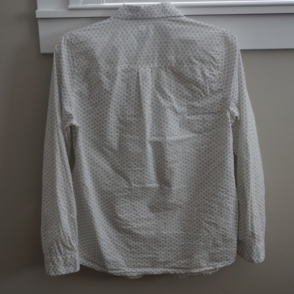 Small Old Navy White Button Down Shirt - Picture 3 of 4